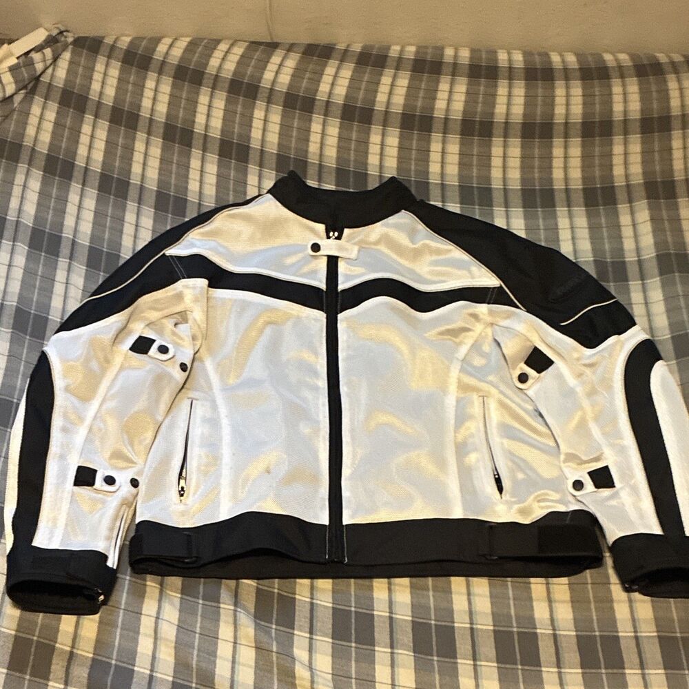 Bilt Men's XL Motorcycle Riding Jacket with Elbow Pads BLM13 White And Black